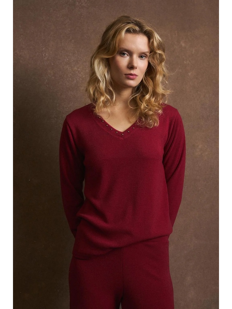 SUETER LISO ESC PICO CON TACHUELAS 2